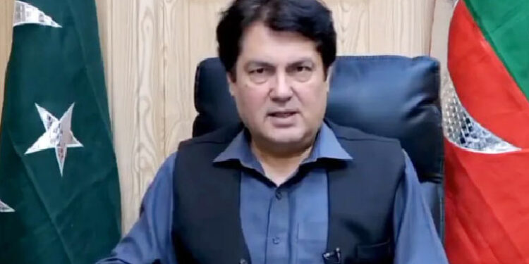 26 ویں آئینی ترمیم کی زنجیریں توڑ کر عمران خان کے کیسز سنے جائیں: بیرسٹر سیف