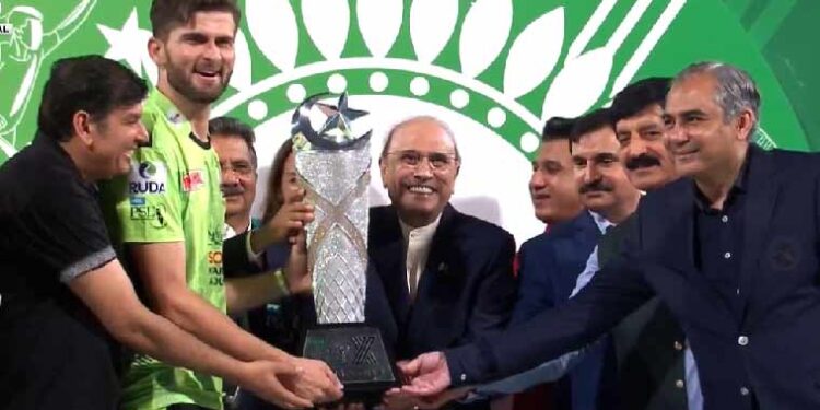 لاہور قلندرز نے گلیڈی ایٹرز کو ہرا کر تیسری بار پاکستان سپرلیگ کا ٹائٹل اپنے نام کرلیا