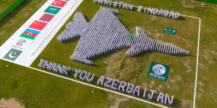 جھنگ: جے 10 سی طیارے کا انسانی ماڈل بناکر افواج پاکستان کو منفرد خراج تحسین