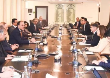 آئی ایم ایف سے بجٹ مذاکرات کا دوسرا دور شروع، تنخواہ داروں پر انکم ٹیکس کم کرنے کیلئے بات ہوگی