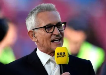 برطانوی فٹبال پریزنٹر کو یہود مخالف سوشل میڈیا پوسٹ پر نوکری سے ہاتھ دھونا پڑگیا