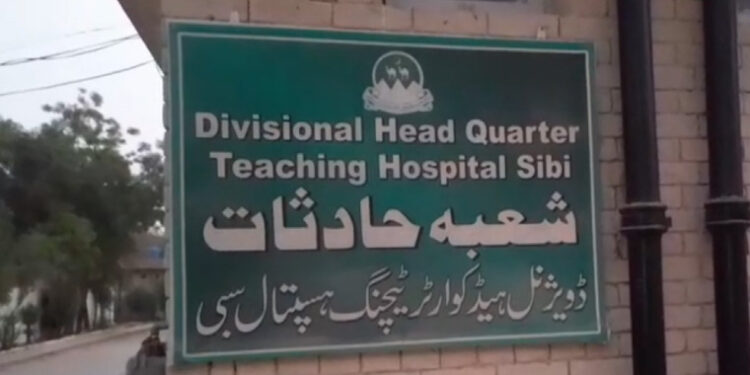 بلوچستان: مسافر کوچ بے قابو ہوکر کھائی میں جا گری، 4 جاں بحق، 40زخمی