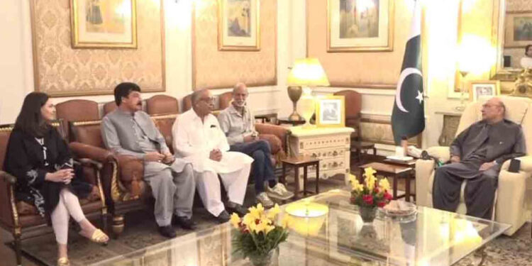 عوامی مسائل کے حل کیلئے مشاورت سے آگے بڑھنا ہو گا: صدر مملکت