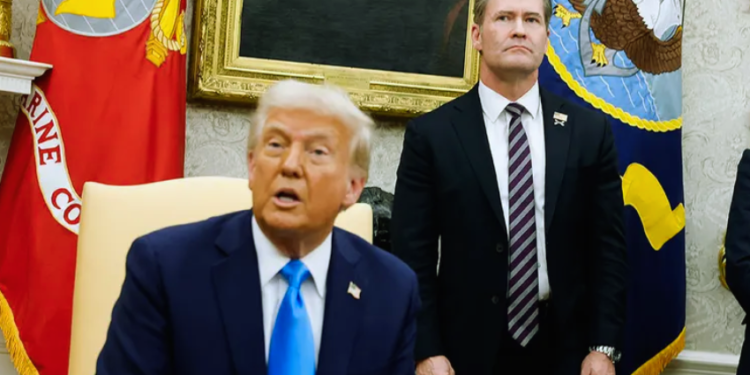 امریکی صدر ڈونلڈ ٹرمپ نے  قومی سلامتی کے مشیر مائیک والٹز کو عہدے سے ہٹا دیا