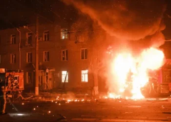 یوکرینی شہر خارکیف پر روسی ڈرون حملے، 50 افراد زخمی، انفرا اسٹرکچر تباہ