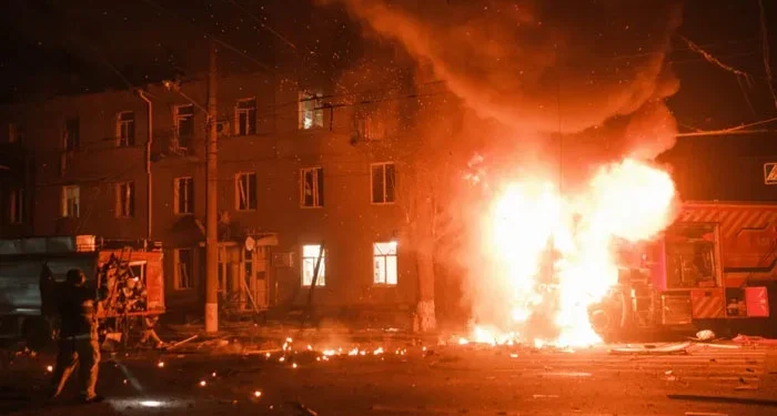 یوکرینی شہر خارکیف پر روسی ڈرون حملے، 50 افراد زخمی، انفرا اسٹرکچر تباہ