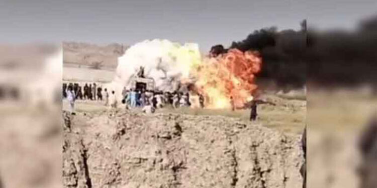 کراچی: نوشکی آئل ٹینکر دھماکا، مزید 4 زخمی دم توڑ گئے، تعداد 7 ہوگئی