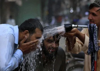 کراچی سمیت صوبہ سندھ میں آج بھی موسم گرم اور خشک رہنے کا امکان