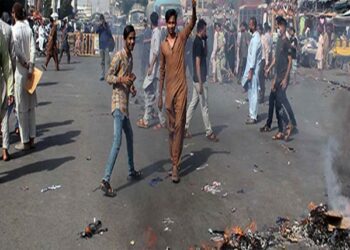 بجلی کی بدترین لوڈشیڈنگ، کراچی والوں کا پارہ ہائی، شدید احتجاج، ہائی وے بند