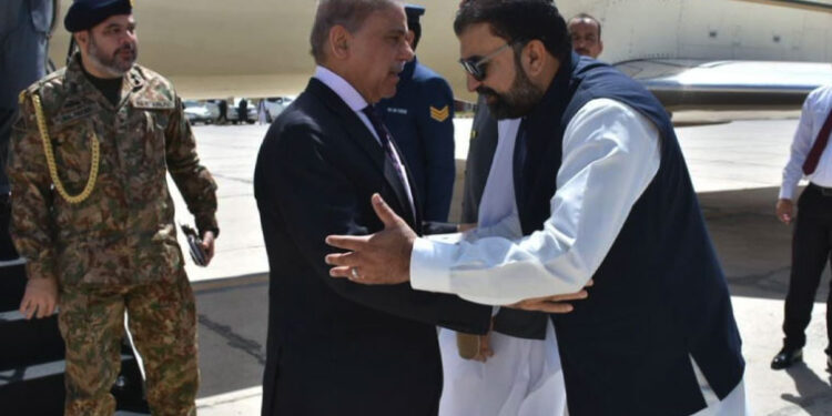 وزیراعظم امن و امان سے متعلق اہم جرگے میں شرکت کیلئے کوئٹہ پہنچ گئے