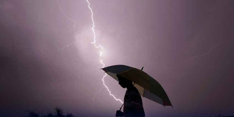 جنوبی پنجاب کے مختلف اضلاع میں آسمانی بجلی گرنے سے 4 افراد جاں بحق