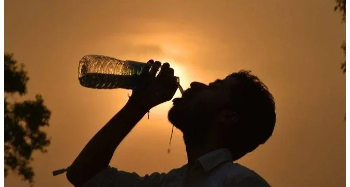 کراچی میں آج موسم شدید گرم اور مرطوب رہنے کا امکان