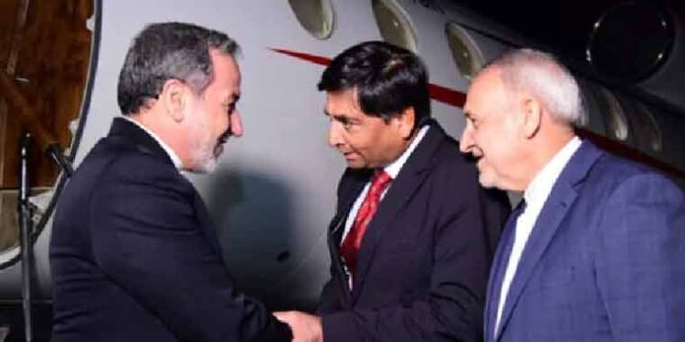 ایرانی وزیر خارجہ سید عباس عراقچی سرکاری دورے پر اسلام آباد پہنچ گئے