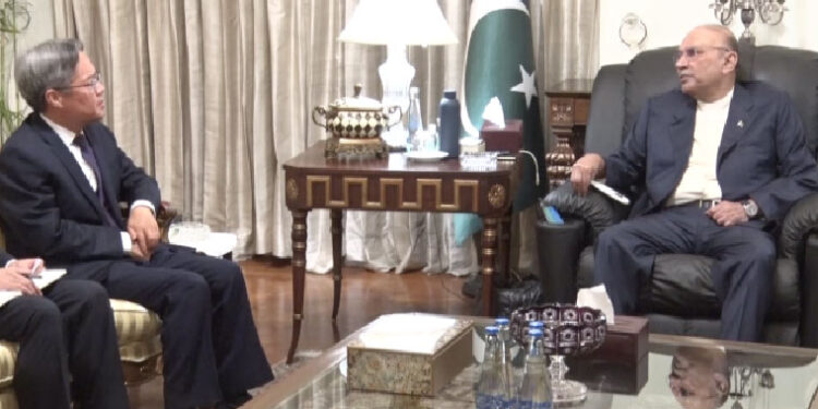 بھارتی اقدامات سے علاقائی امن و استحکام کو خطرہ لاحق ہے: صدر مملکت