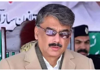 وزیراعظم آزاد کشمیربھارتی گولہ باری سے شہید اور زخمی ہونے والے افراد کے گھر پہنچ گئے