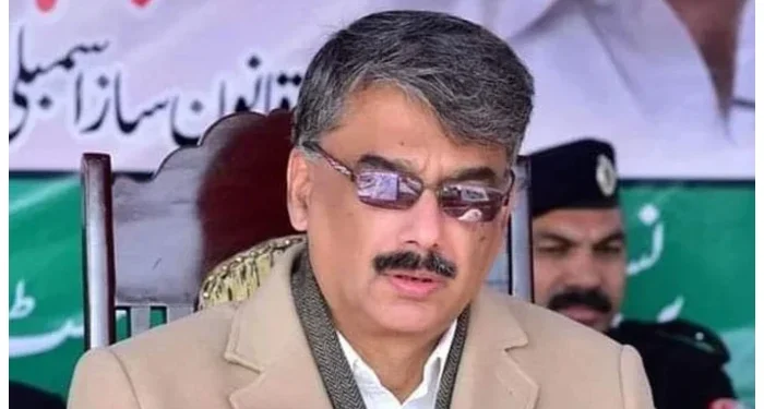 وزیراعظم آزاد کشمیربھارتی گولہ باری سے شہید اور زخمی ہونے والے افراد کے گھر پہنچ گئے