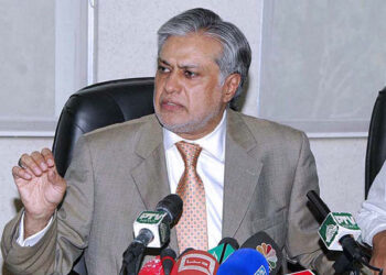 پاکستان بزدل ہے نہ ڈرتا، بھارت کو پیغام دیا حملہ کیا تو بتا کر کریں گے: اسحاق ڈار