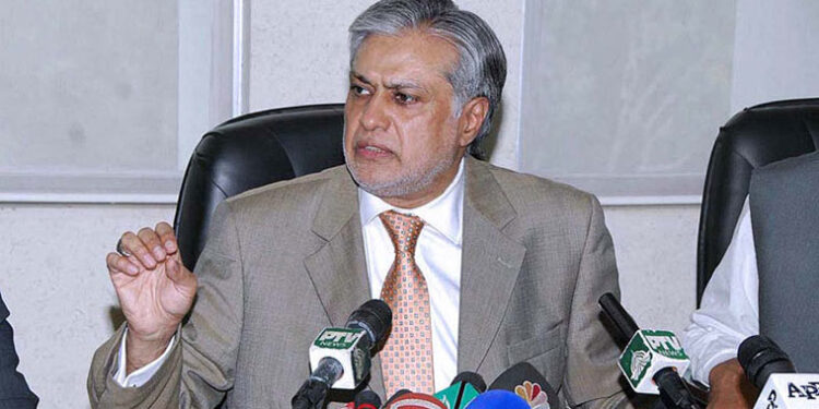 پاکستان بزدل ہے نہ ڈرتا، بھارت کو پیغام دیا حملہ کیا تو بتا کر کریں گے: اسحاق ڈار