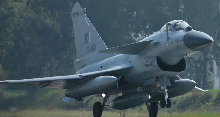 چین کا J-10 امریکی F-16 طیاروں کی برآمدات کیلئے بڑا خطرہ بن سکتا ہے: امریکی جریدہ