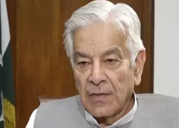 بھارت بڑے بڑے جہاز لیکر آیا جنہیں پاکستانی افواج نے پتنگوں کی طرح کاٹ کر رکھ دیا: وزیر دفاع