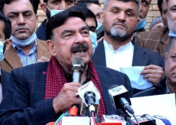 قوم متحد، وطن کے چپے چپے کی حفاظت کرنا جانتی ہے: شیخ رشید احمد