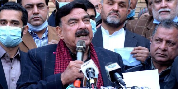 قوم متحد، وطن کے چپے چپے کی حفاظت کرنا جانتی ہے: شیخ رشید احمد