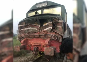 ساہیانوالہ میں شالیمار ایکسپریس ٹرالی سے جاٹکرائی، 10 افراد زخمی