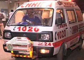 کراچی: ڈمپر کی موٹرسائیکل کو ٹکر، 10 سالہ بچی جاں بحق، والدین شدید زخمی