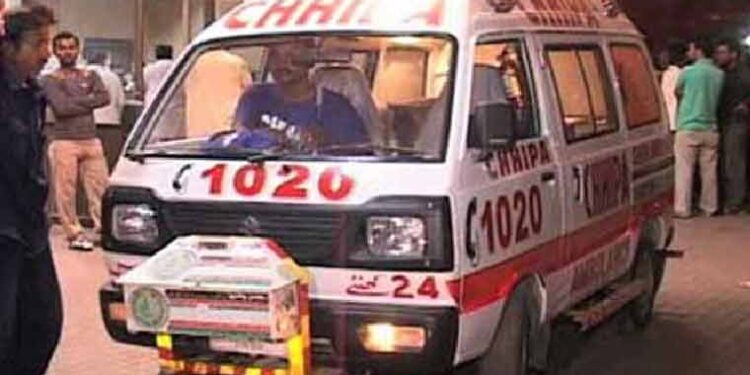 کراچی: ڈمپر کی موٹرسائیکل کو ٹکر، 10 سالہ بچی جاں بحق، والدین شدید زخمی