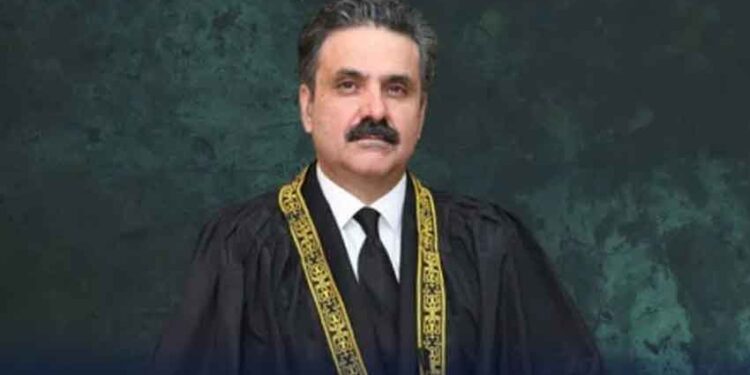 پارلیمان کے بنائے قوانین کا عدالتی فیصلوں کے آنے تک ہمیں احترام کرنا ہے، چیف جسٹس