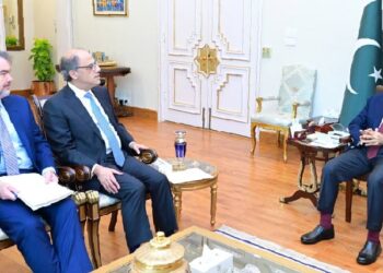 پاکستان معاشی استحکام کے بعد ترقی کی جانب گامزن ہے: وزیراعظم