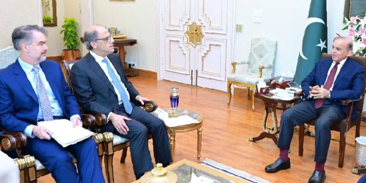 پاکستان معاشی استحکام کے بعد ترقی کی جانب گامزن ہے: وزیراعظم