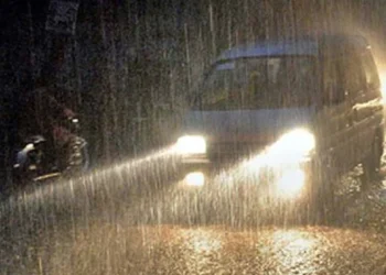 سندھ کے مختلف شہروں میں مٹی کا طوفان اور موسلادھار بارش