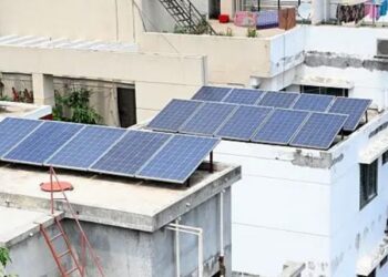 خیبرپختونخوا: رہائشی مقامات کی شمسی توانائی پر منتقلی سرکار کے سرخ فیتے کی نذر