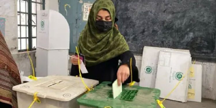 سیالکوٹ: پی پی 52 سمبڑیال میں ضمنی الیکشن کیلئے پولنگ، سخت سکیورٹی انتظامات