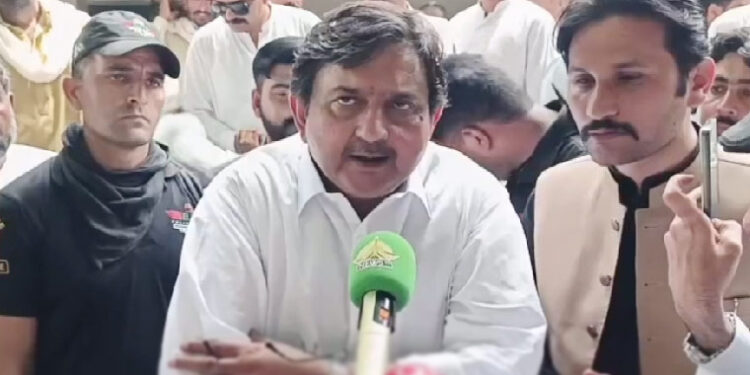 عمران خان کے حوالے سے کسی ڈیل کا قائل نہیں ہوں: ملک احمد خان