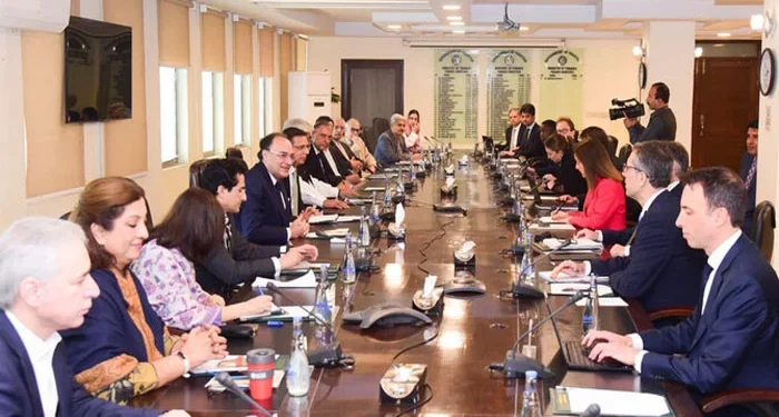 آئی ایم ایف سے تنخواہ دار طبقے کیلئے ٹیکس کی شرح میں مجوزہ کمی پر اتفاق رائے کا امکان