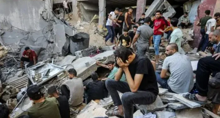 غزہ میں پناہ گزین کیمپوں اور ال اہلی اسپتال پر اسرائیلی بمباری، 50 فلسطینی شہید