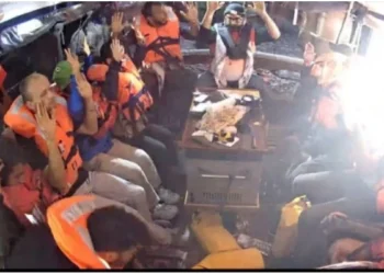 اسرائیلی فوج کا غزہ تک امداد لیجانے والی کشتی پر ڈرونز سے حملہ، میڈلین کو قبضے میں لے لیا