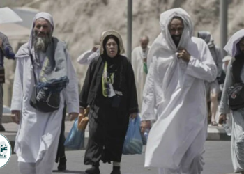 حجاج کرام مناسک کے آخری دن تینوں شیطانوں کو کنکریاں مارنے کے بعد طواف وداع میں مصروف