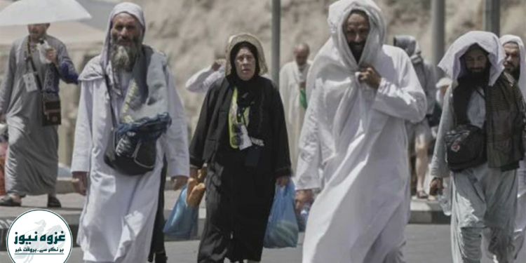 حجاج کرام مناسک کے آخری دن تینوں شیطانوں کو کنکریاں مارنے کے بعد طواف وداع میں مصروف