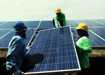 بجٹ 2025 میں سولر پینلز کی درآمدات پر 18 فیصد ٹیکس عائد