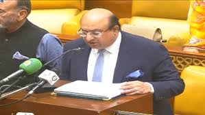 پنجاب کا5335 ارب روپے کا بجٹ پیش، تنخواہوں، پنشن میں اضافہ، اپوزیشن کا احتجاج