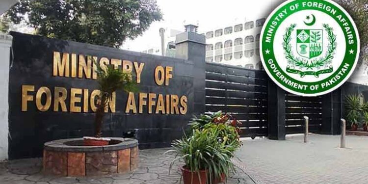 ایران اسرائیل کشیدگی: پاکستان سفارت خانوں سے غیر ضروری عملہ نکالنا شروع