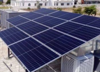 وفاقی حکومت نے سولر پینل پر سیلز ٹیکس 18 فیصد سے کم کر کے 10 فیصد کرنے کا اعلان کر دیا