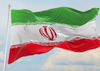 ایران کا آبنائے ہرمز بند اور امریکی فوجی اہداف کو نشانہ بنانے کا اعلان