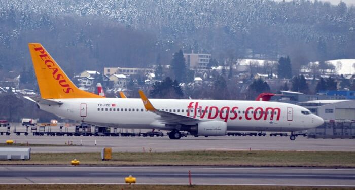 ایران اسرائیل جنگ: ائیر انڈیا سمیت کئی ممالک کے 33 مسافر طیارے ‘وار زون’ میں پھنس گئے