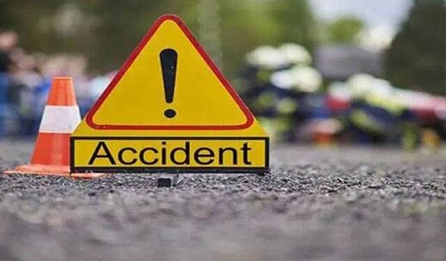 چکوال: موٹر وے پر تیز رفتار کار حادثے کا شکار، 4 افرادجاں بحق