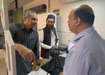 محسن نقوی کا اچانک دورہ نادرا میگا سنٹر، شہریوں کا سہولیات پر اظہار اطمینان