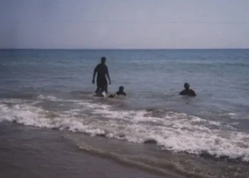 کراچی: ہاکس بے کے سمندر میں نہانے والے 2 دوست ڈوب کر جاں بحق